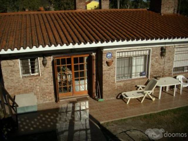 2 CASAS EN UN PADRON - EXCELENTE UBICACION - PARA INVERSION - CLINICA - NEGOCIO O FAMILIA GRANDE?? - 7