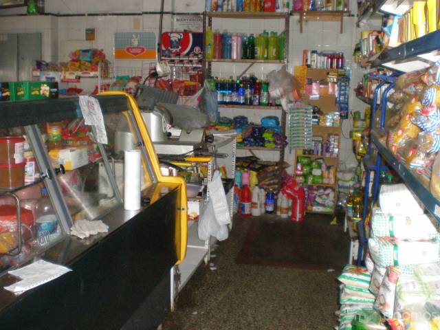 SE ALQUILA LOCAL COMERCIAL CON VIVIENDA - 2