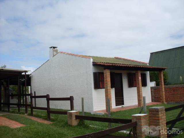 Vendo casa a 8 km de Chuy, en Brasil, en el centro balneario Alborada - 1