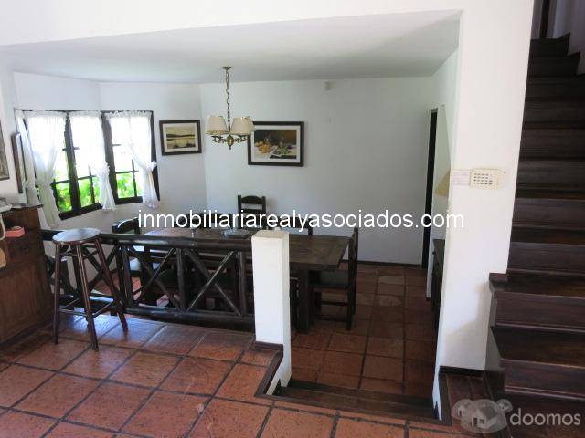 OPORTUNIDAD. Muy linda y cómoda casa, 6 dormitorios, piscina y gran jardín! - 3