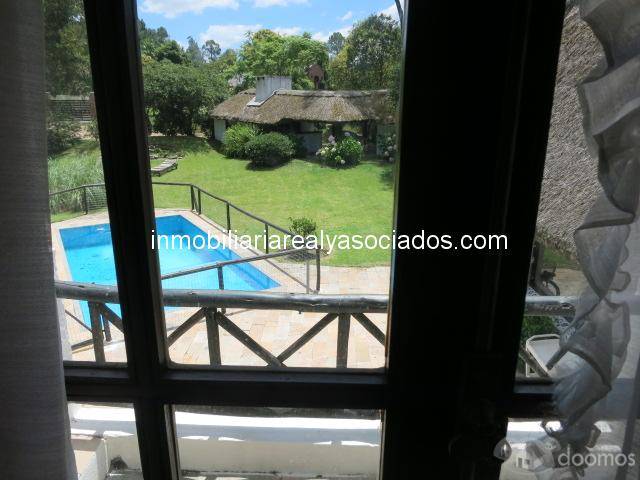 OPORTUNIDAD. Muy linda y cómoda casa, 6 dormitorios, piscina y gran jardín! - 6