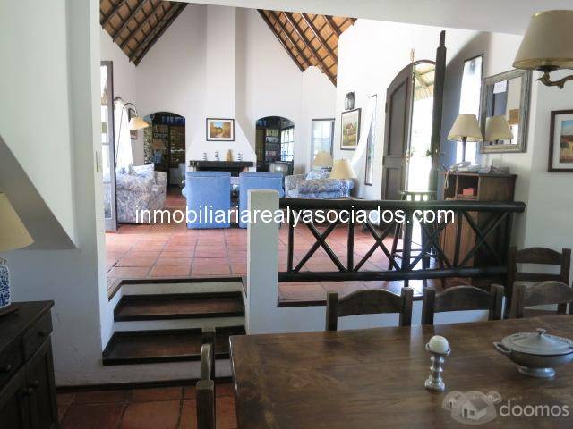 OPORTUNIDAD. Muy linda y cómoda casa, 6 dormitorios, piscina y gran jardín! - 7