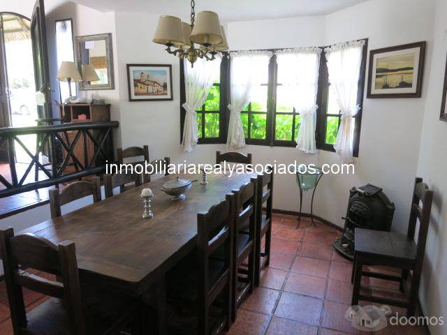 OPORTUNIDAD. Muy linda y cómoda casa, 6 dormitorios, piscina y gran jardín! - 8