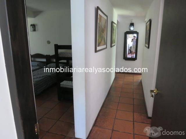 OPORTUNIDAD. Muy linda y cómoda casa, 6 dormitorios, piscina y gran jardín! - 9