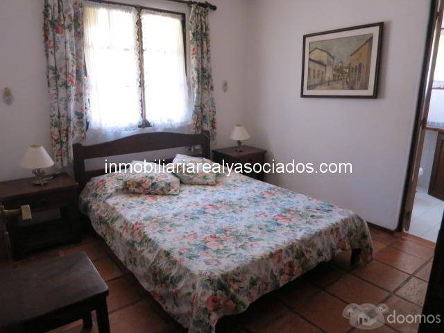 OPORTUNIDAD. Muy linda y cómoda casa, 6 dormitorios, piscina y gran jardín! - 11