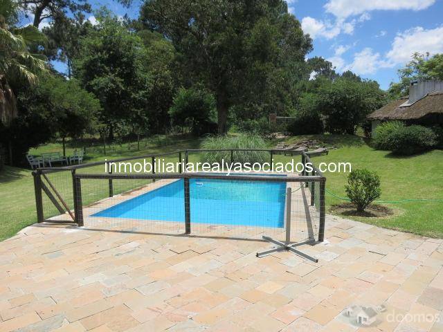OPORTUNIDAD. Muy linda y cómoda casa, 6 dormitorios, piscina y gran jardín! - 14