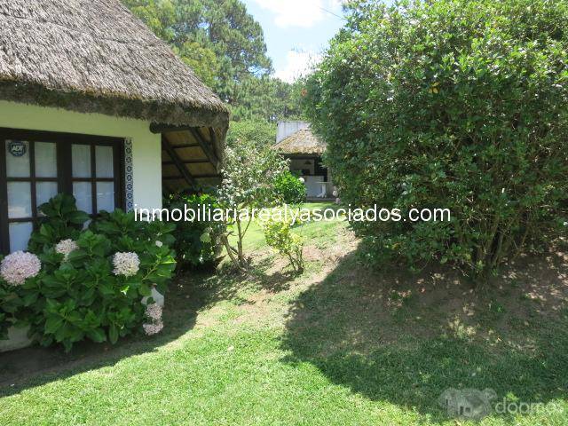 OPORTUNIDAD. Muy linda y cómoda casa, 6 dormitorios, piscina y gran jardín! - 16