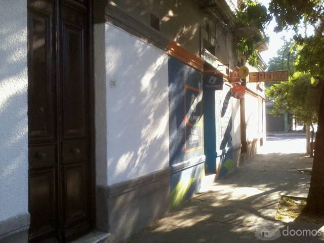 LOCAL CHICO FRENTE A TELE 12 Y RADIO SARANDI - 4