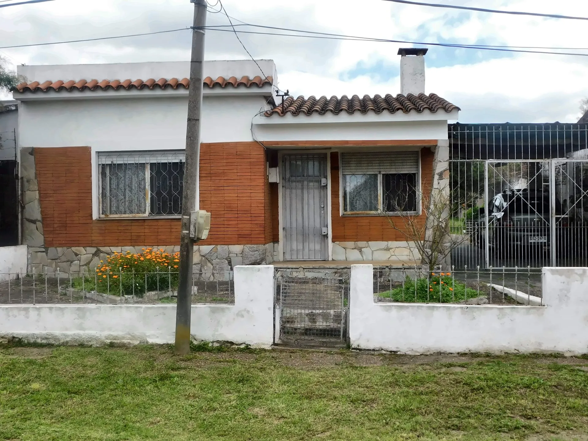 Casa sólida y acogedora con gran potencial en Las Piedras - 2